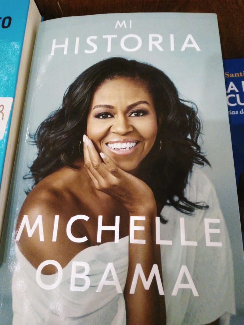 Portada del libro de Michelle Obama, Becoming